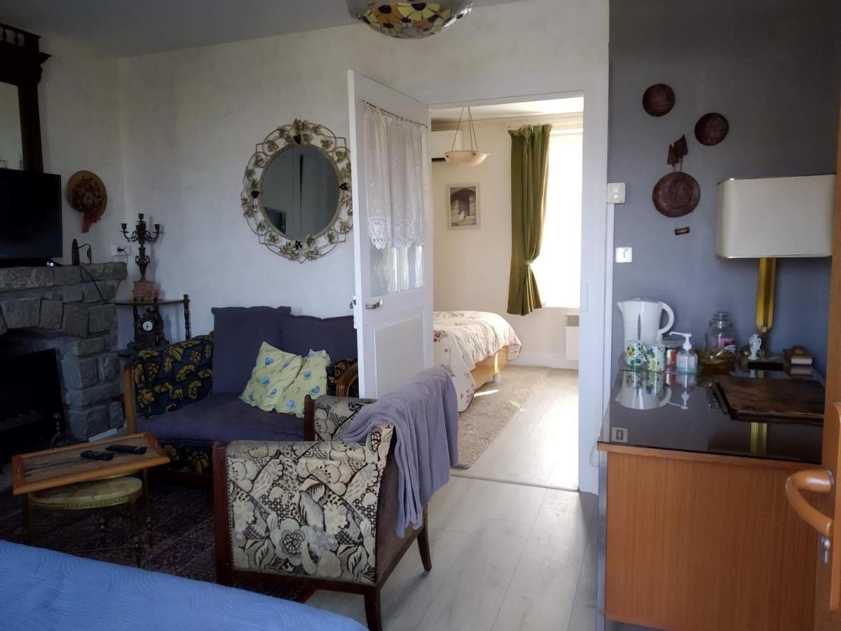 Bed and Breakfast La Longere Des Gillettes Bézenet Exterior foto