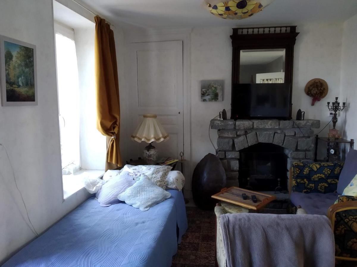 Bed and Breakfast La Longere Des Gillettes Bézenet Exterior foto
