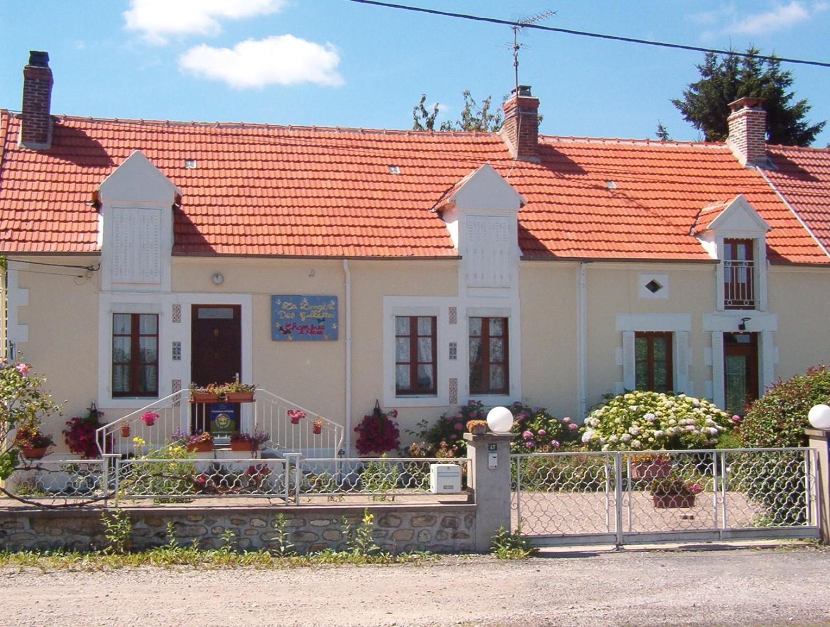 Bed and Breakfast La Longere Des Gillettes Bézenet Exterior foto
