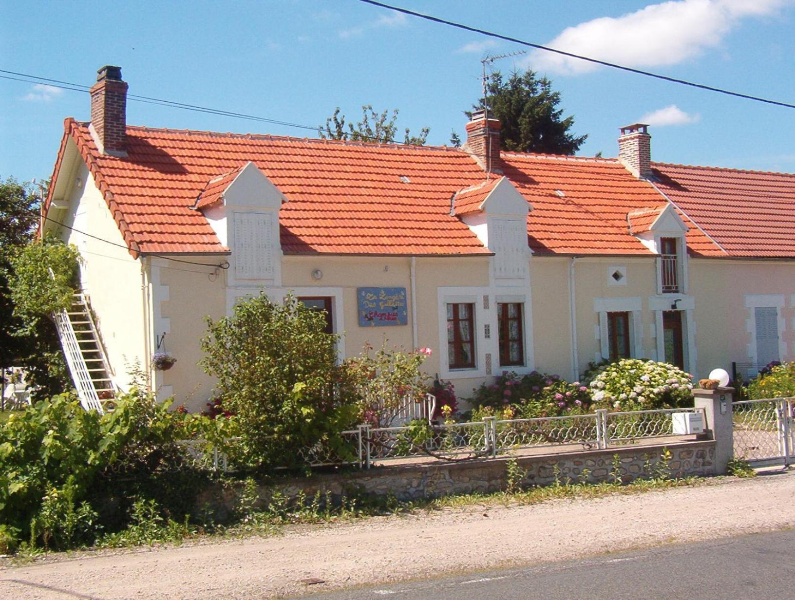 Bed and Breakfast La Longere Des Gillettes Bézenet Exterior foto