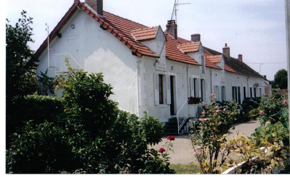 Bed and Breakfast La Longere Des Gillettes Bézenet Exterior foto
