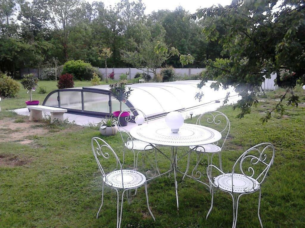 Bed and Breakfast La Longere Des Gillettes Bézenet Exterior foto